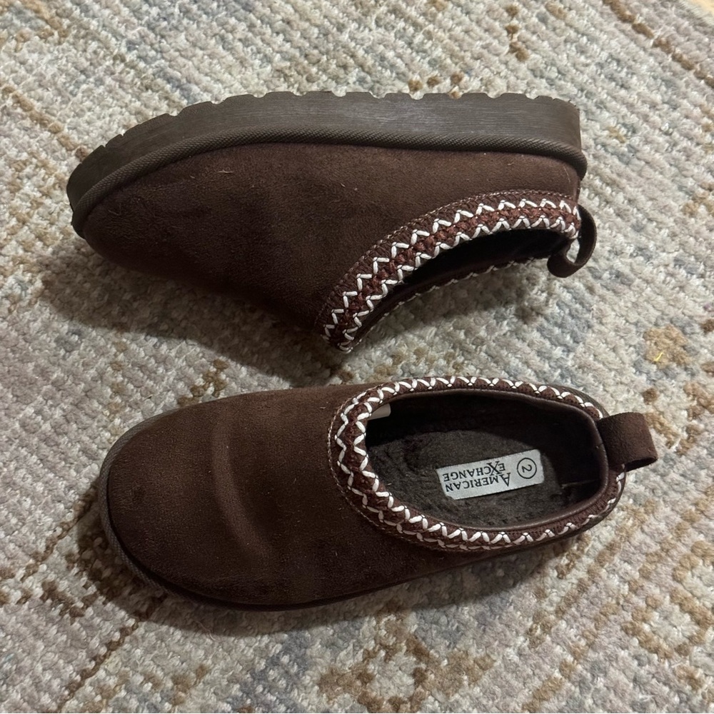 American Exchange Slip-On  Kids  Slippers Size 2
